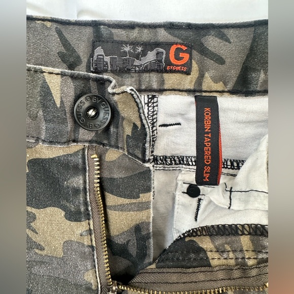 Guess Camouflage Tapered Slim Pants - Picture 2 of 5